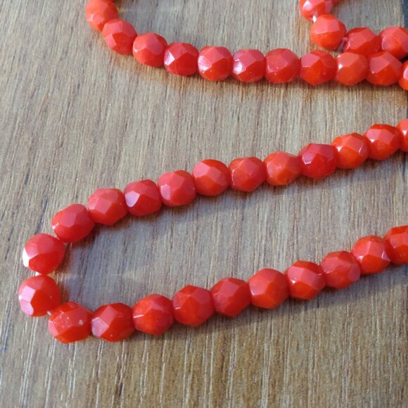 Vintage Scarlet Red Glass Necklace Molded Faceted Beads - Picture 10 of 10